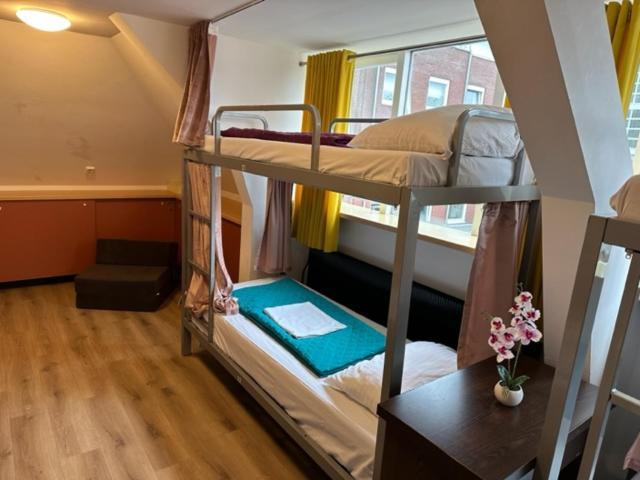 Room Mate Hostel Amsterdam ザーンダム エクステリア 写真