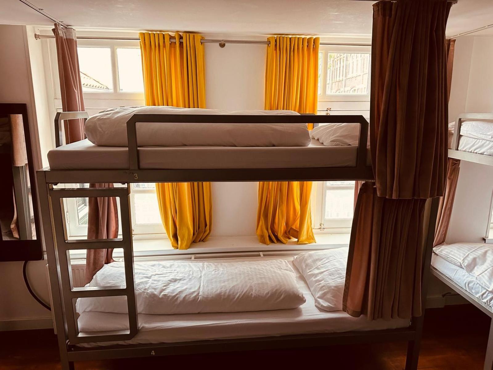 Room Mate Hostel Amsterdam ザーンダム エクステリア 写真