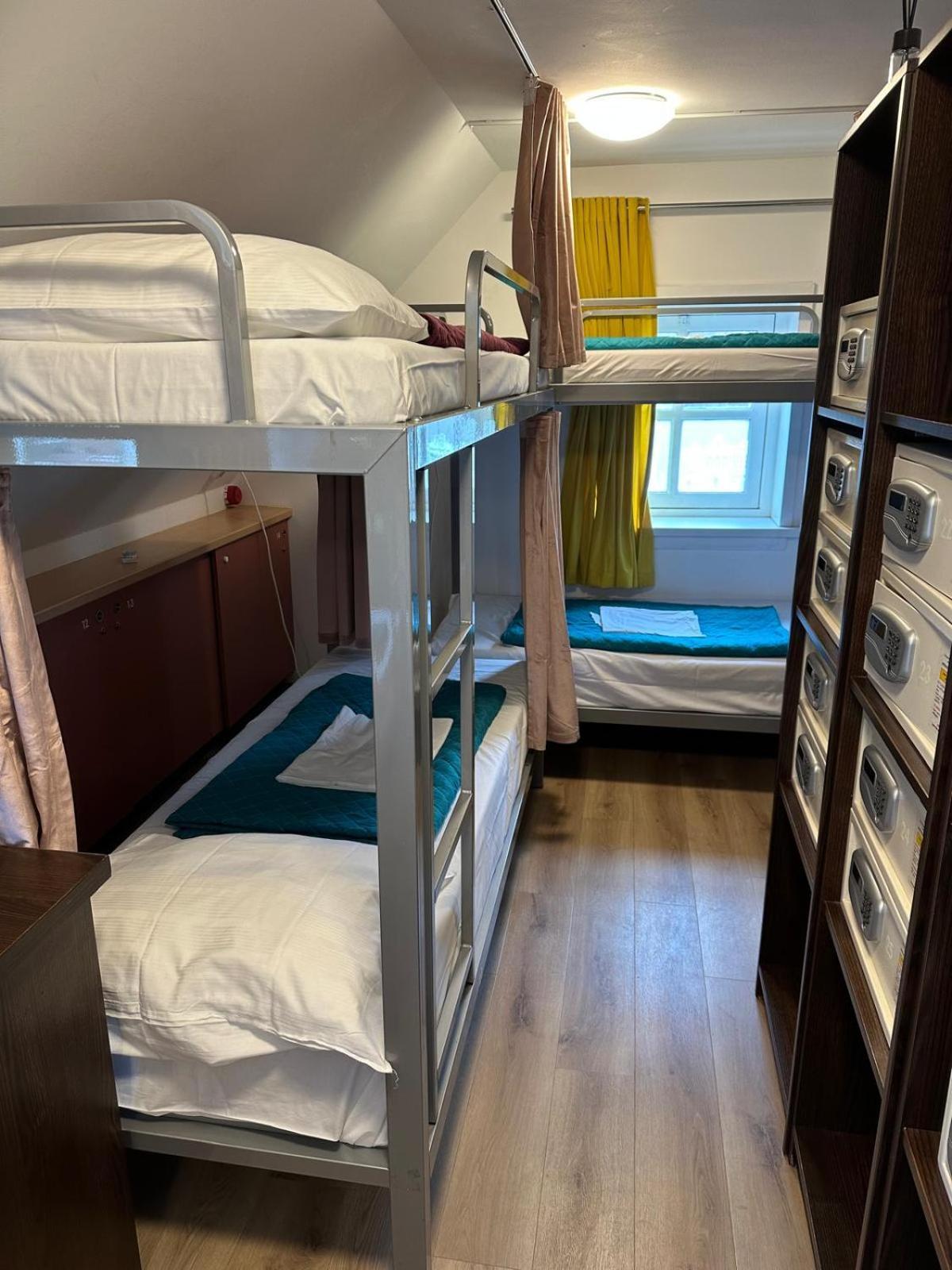 Room Mate Hostel Amsterdam ザーンダム エクステリア 写真
